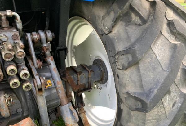 2001 Traktor New Holland TS 100