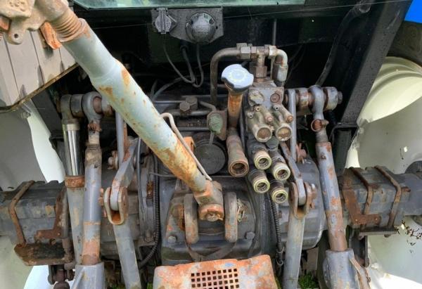 2001 Traktor New Holland TS 100
