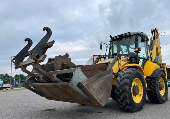 2011 Rovokopač-utovarivač New Holland B115B