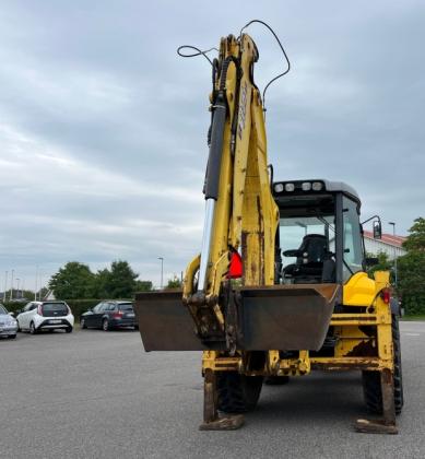 2011 Rovokopač-utovarivač New Holland B115B